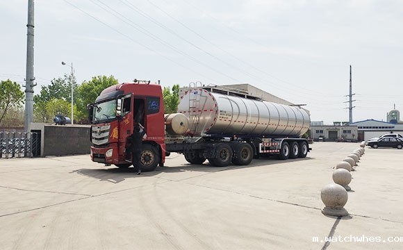 <a href=http://xnc.xdqj.com/xnc/ target=_blank class=infotextkey>半挂<a href=/ target=_blank class=infotextkey>奶罐车</a></a>