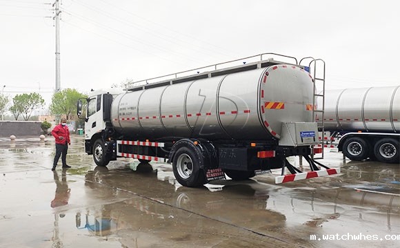 鲜奶运输车