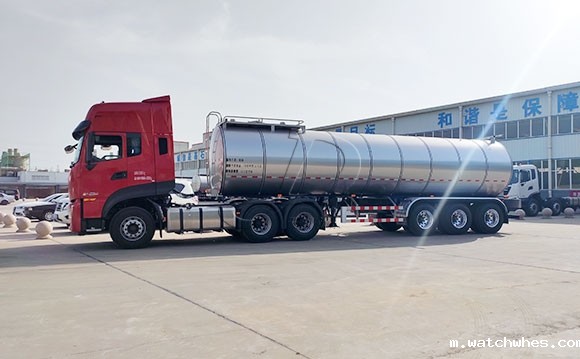 半挂鲜奶运输车