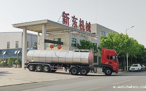 半挂鲜奶运输车