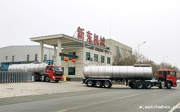半挂鲜奶运输车