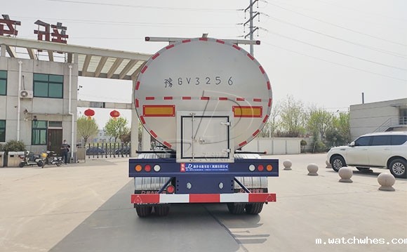 <a href=http://xnc.xdqj.com/xnc/ target=_blank class=infotextkey>半挂<a href=/ target=_blank class=infotextkey>奶罐车</a></a>