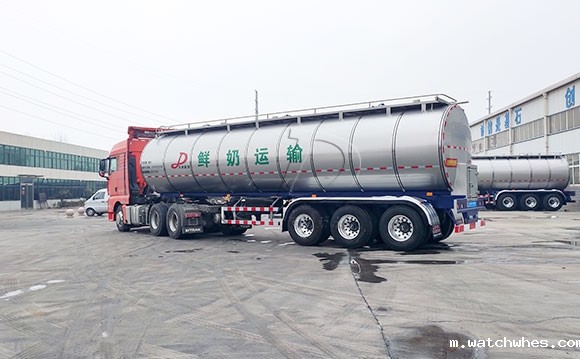 半挂牛奶运输车