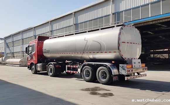 半挂鲜奶运输车