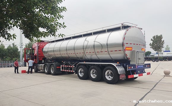 牛奶运输半挂车