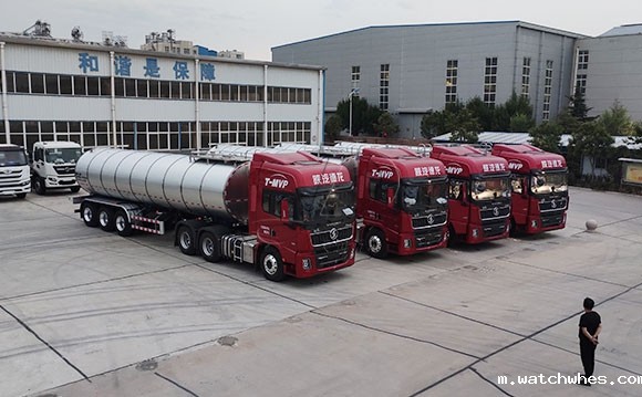 半挂牛奶运输车