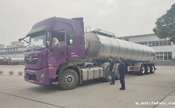 半挂运奶车
