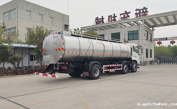 东风<a href=/ target=_blank class=infotextkey>奶罐车</a>