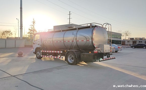 驼奶运输车