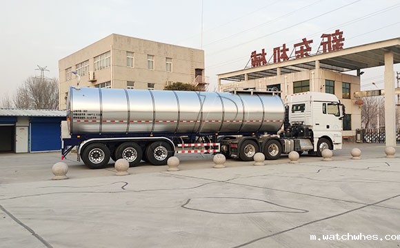 半挂运<a href=/ target=_blank class=infotextkey>奶罐车</a>
