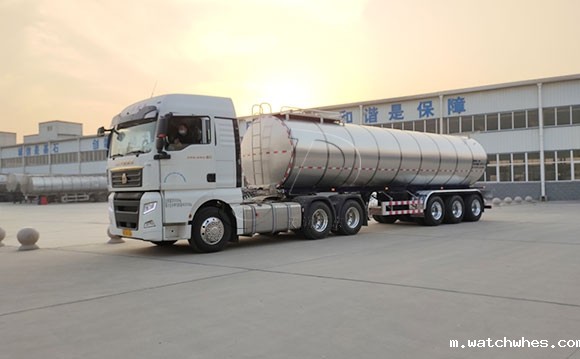 半挂运<a href=/ target=_blank class=infotextkey>奶罐车</a>