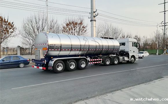 半挂运<a href=/ target=_blank class=infotextkey>奶罐车</a>