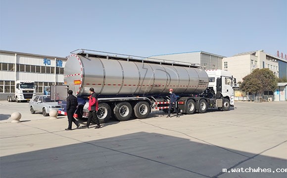 半挂奶罐运输车