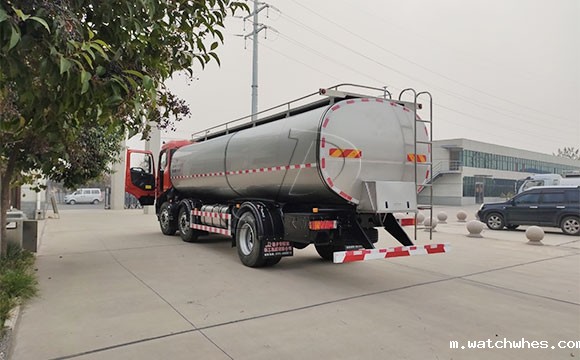 拉牛<a href=/ target=_blank class=infotextkey>奶罐车</a>