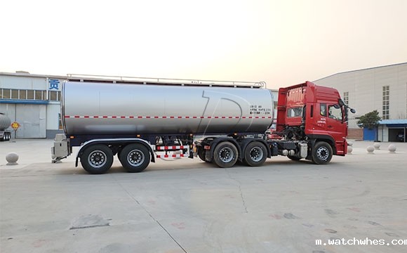 28立方两桥牵引鲜奶罐车