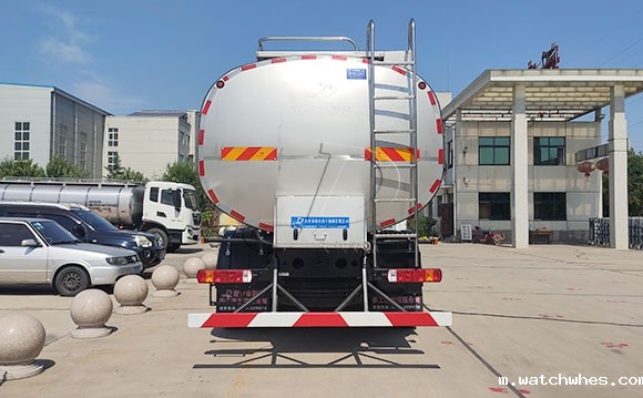 解放鲜奶运输车