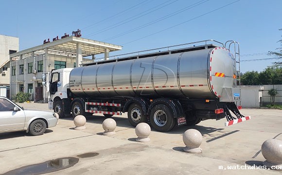 解放鲜奶运输车