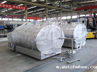 河南焦作客户订购的两台2吨制冷储奶罐发货