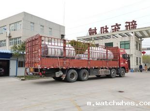 山西客户订购的两台5吨鲜奶冷藏罐发货现场