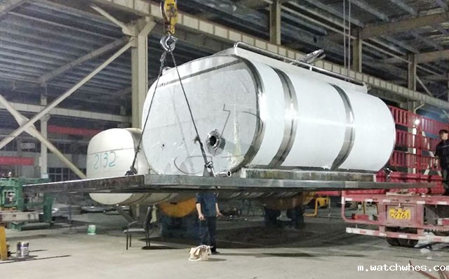 郑州客户订购的6吨纯净水保温运输罐发货