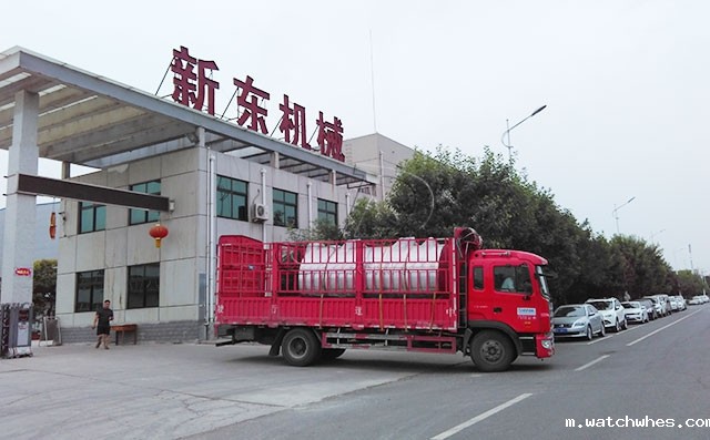 山东客户在我公司订购的10吨制冷罐顺利发货