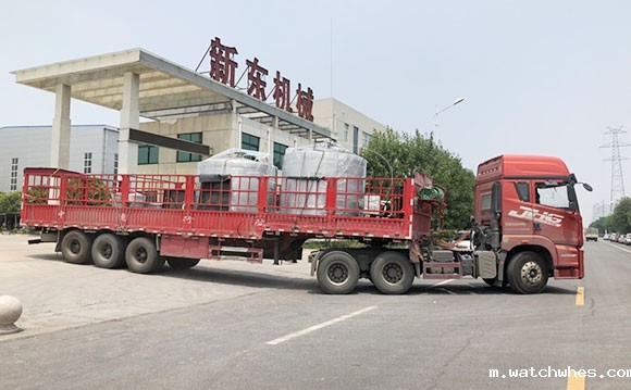 新疆客户订购的5吨立式牛奶保鲜<a href=/ target=_blank class=infotextkey>制冷罐</a>发货