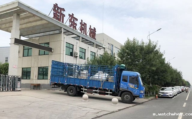 山西客户订购的制冷罐及24位鱼骨式挤奶机发货