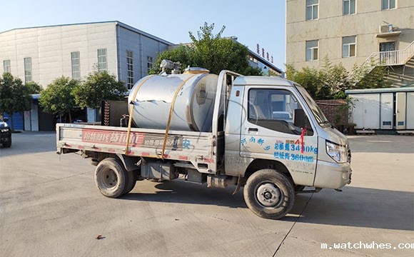 洛阳客户订购的1吨牛奶<a href=/ target=_blank class=infotextkey>制冷罐</a>下午发货
