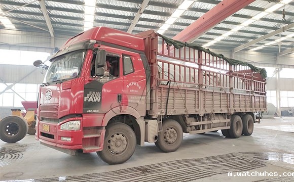 信仰客户订购的5吨立式果汁<a href=/ target=_blank class=infotextkey>制冷罐</a>发货现场