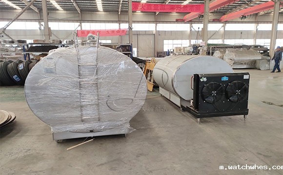 新疆客户订购的两台鲜奶<a href=/ target=_blank class=infotextkey>制冷罐</a>顺利发货
