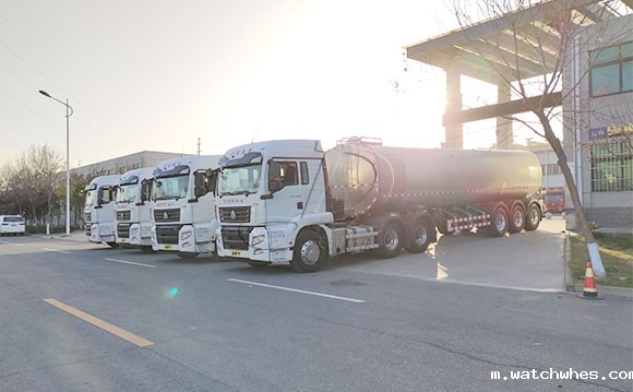 物流半挂保温冷藏<a href=/ target=_blank class=infotextkey>奶罐车</a>下午发车现场