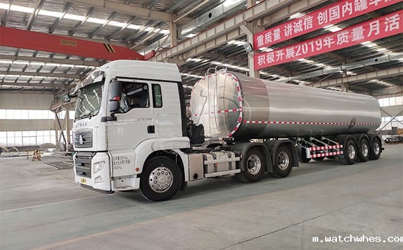 物流半挂保温冷藏<a href=/ target=_blank class=infotextkey>奶罐车</a>下午发车现场
