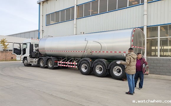 物流半挂保温冷藏<a href=/ target=_blank class=infotextkey>奶罐车</a>下午发车现场