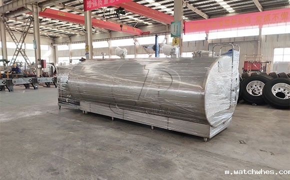 安阳客户订购的5吨卧式鲜奶<a href=/ target=_blank class=infotextkey>制冷罐</a>下午发货