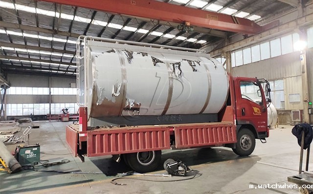 焦作老客户订购的10吨鲜奶运输罐装车发货