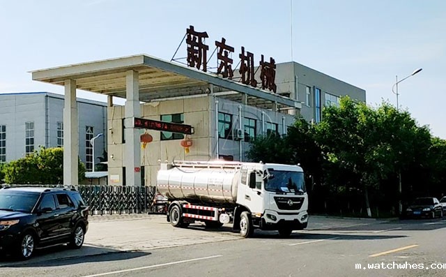 河北10方车罐一体鲜奶鲜奶运输车客户提车现场