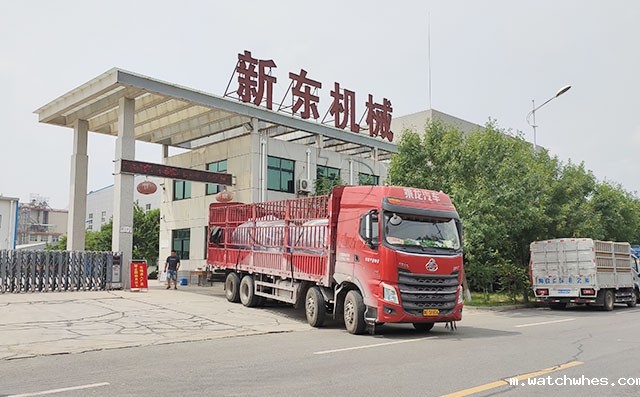 山西客户订购的3台4吨不锈钢牛奶冷罐发货