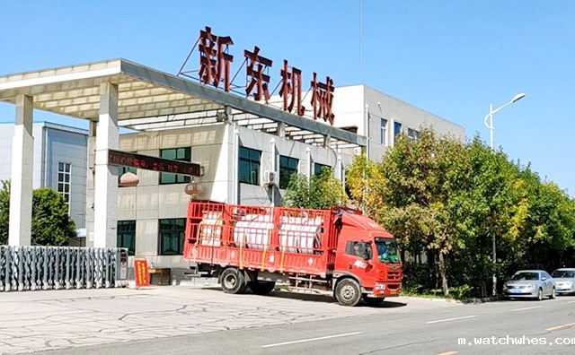 河南长葛10吨不锈钢卧式牛奶制冷罐发货现场
