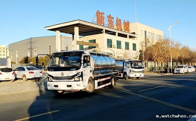 陕西两台七吨羊奶运输一体罐车发往渭南