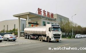 孝感客户订购的33吨鲜奶物流半挂车发往湖北