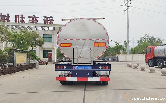 鲜奶运输车