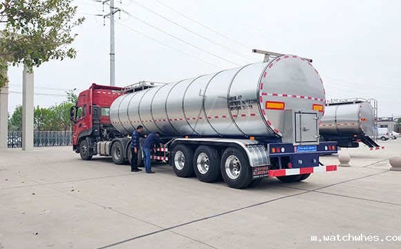鲜奶运输车