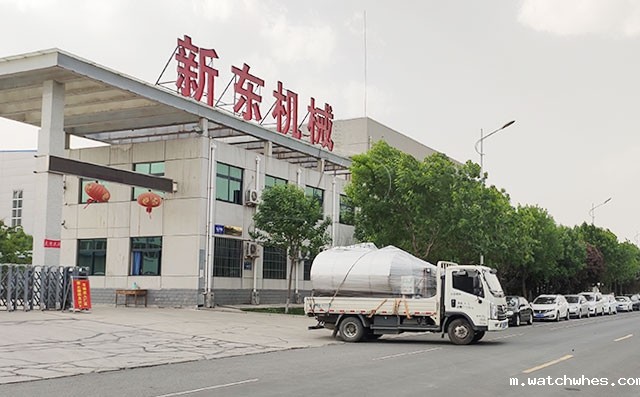 山东老客户订购的6吨直冷式制冷罐发货