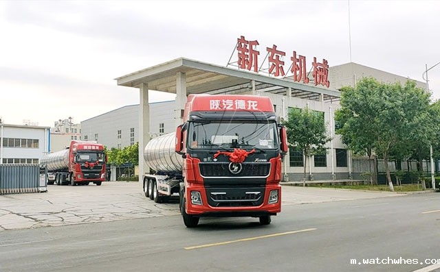 我公司两台34方半挂运奶车发往甘肃物流公司