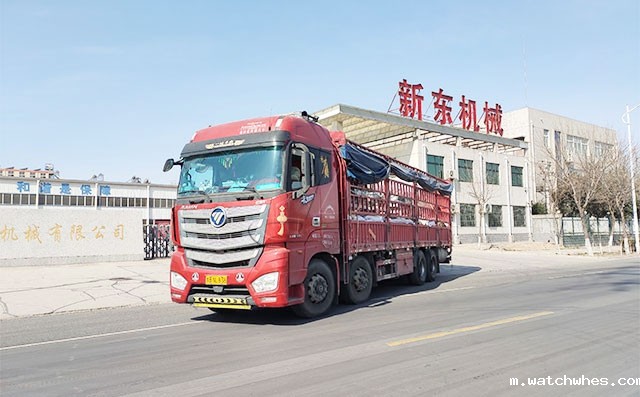 海南客户订购的4台椰子水制冷罐发货现场