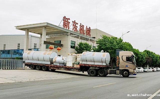 甘肃客户订购的3台牛奶制冷罐顺利装车发货