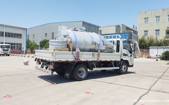 甘肃客户订购的3吨牛奶制冷罐安排发货