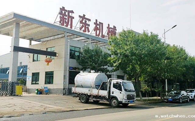 我公司一台6吨直冷式制冷罐发往山东潍坊