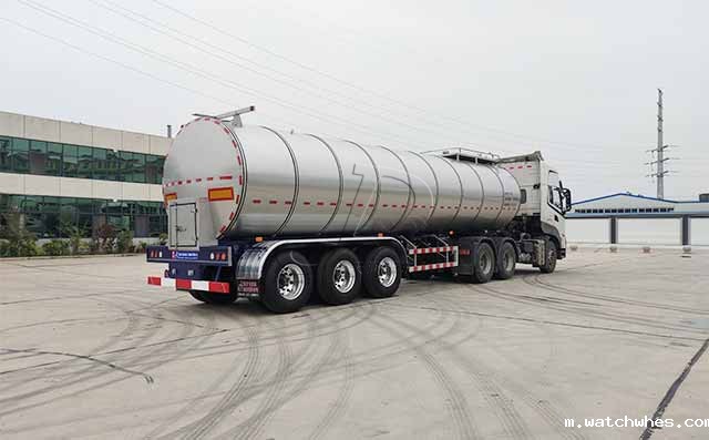 焦作客户订购的34方半挂奶罐车顺利交付