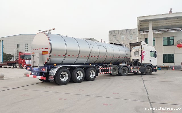 我公司34方半挂鲜奶运输罐车发往广东